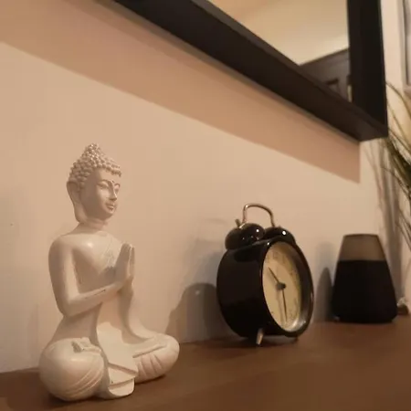 Daire New Alexandra Apartment, 2 Min 40 Sec From *