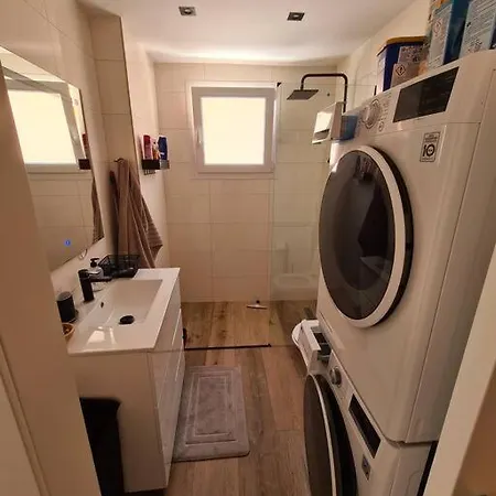 New Alexandra Apartment, 2 Min 40 Sec From Beach *