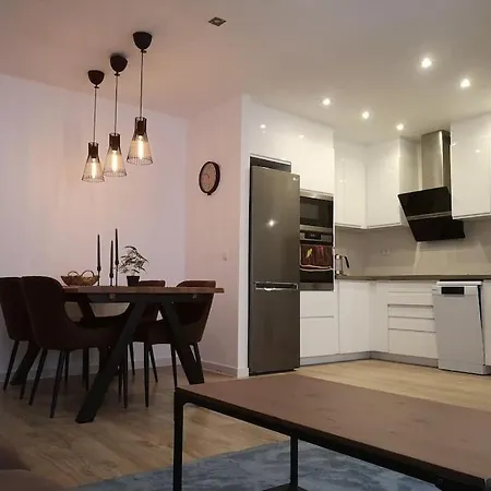 Apartamento New Alexandra Apartment, 2 Min 40 Sec From Beach *